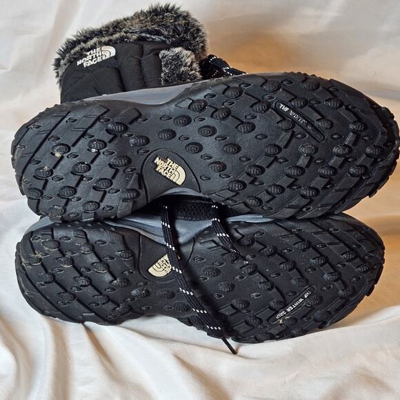 The North Face Women’s Nuptse Faux Fur Puffer Boots Black Size 6 - Picture 6 of 6